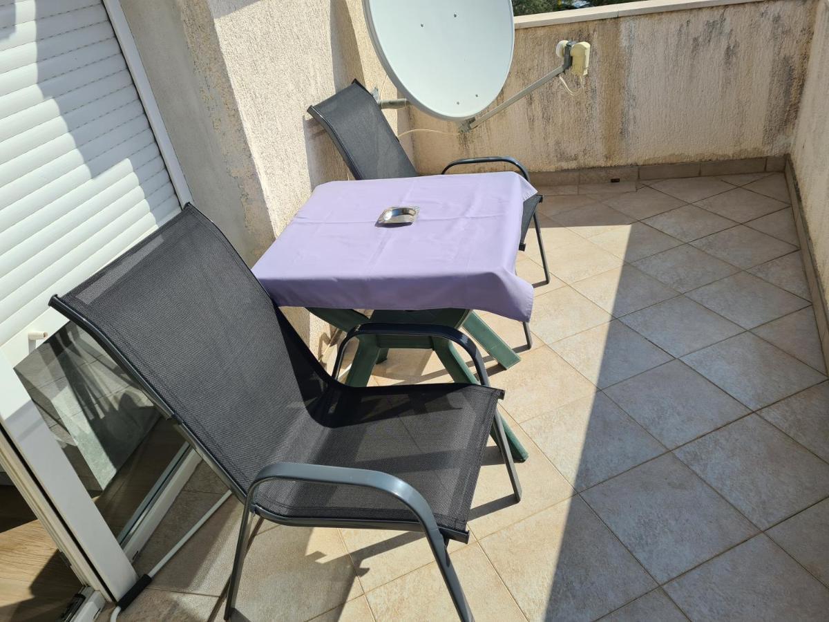 Appartamento Milka Zara Esterno foto